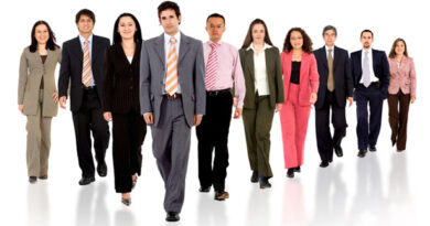 BusinessPeopleWalking.164191209