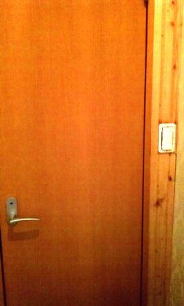 2FL-toilet-door